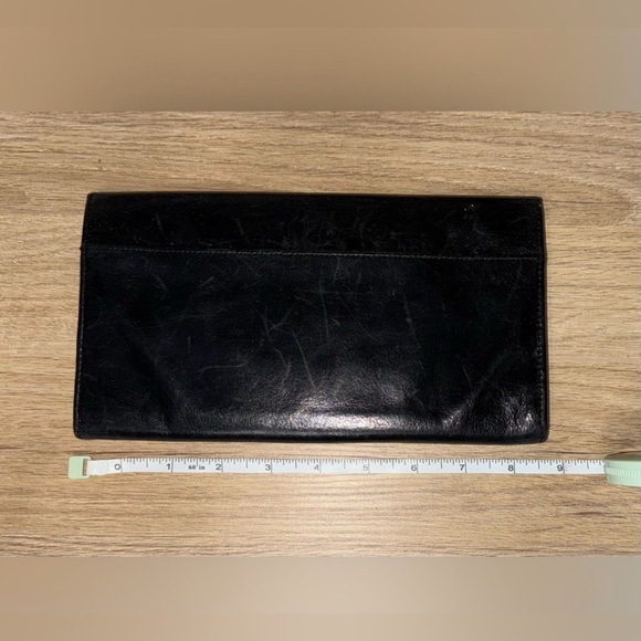 LIZ CLAIBORNE Black Leather Envelope Clutch Wallet. Elegant black leather. - Picture 5 of 6